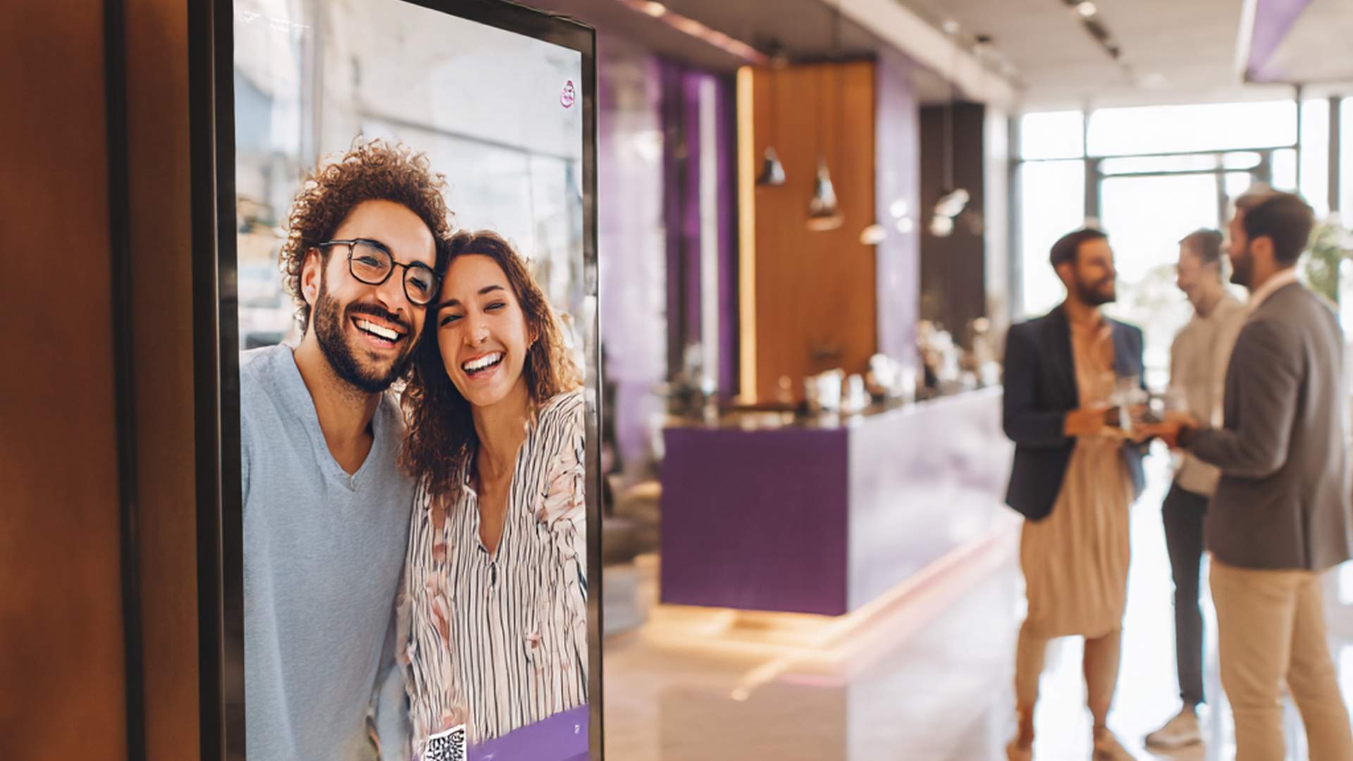 Museum or hotel using Guestbook.tv as a digital visitor guestbook